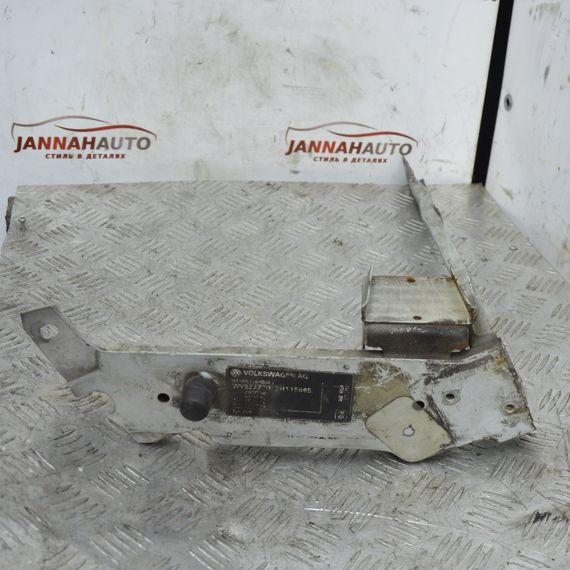 Кронштейн кріплення правої фари косої Volkswagen Transporter T4 1990-2003 Фольксваген т4 7D0422491 | Зображення 2