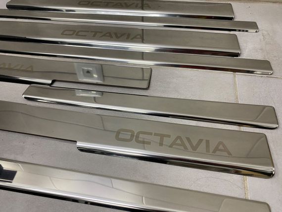Накладки на пороги Carmos (8 шт, нерж.) для Skoda Octavia II A5 2006-2010рр | Зображення 3