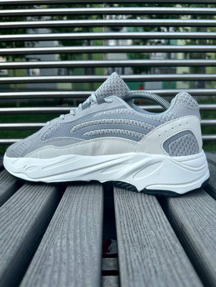 Adidas Yeezy Boost 700 V2 Static (light gray) | Зображення 4