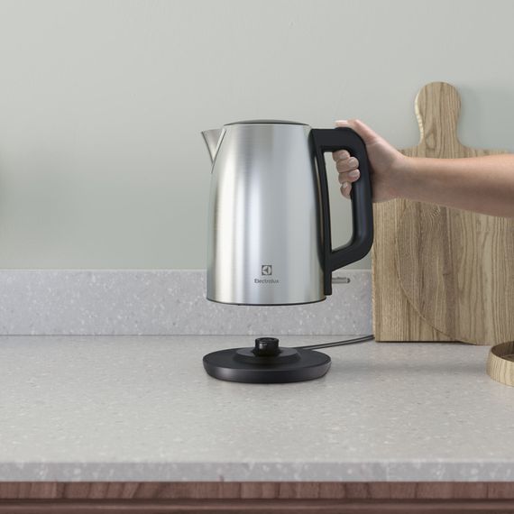 Электрочайник Electrolux Сreate 3 E3K1-3ST 1.7 л серый | Зображення 2