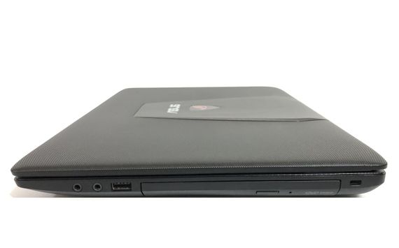Ігровий ноутбук Asus ROG Strix GL552VW / 15.6" (1920x1080) IPS / Intel Core i5-6300HQ (4 ядра по 2.3 - 3.2 GHz) / 8 GB DDR4 / 480 GB SSD / nVidia GeForce GTX 960M, 2 GB GDDR5, 128-bit / WebCam / DVD-ROM / Win 11 Home б/в + Подарунок Накопичувач 64 ГБ | Зображення 4