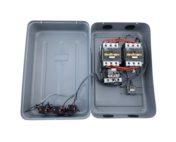 Контактор КММор355057 оболочка металл реверс 50А РТ-37-50А 110В/АС3 IP54 Ny95504459 | Зображення 1