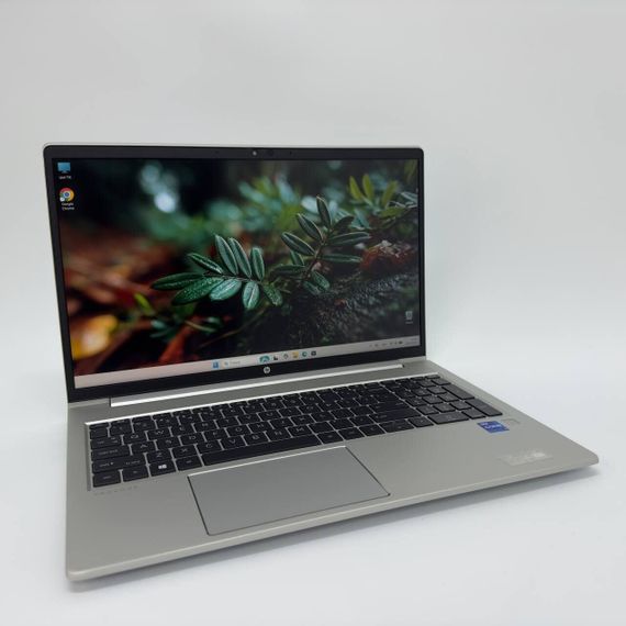 Ультрабук HP ProBook 650 G8 / 15.6" (1920x1080) IPS / Intel Core i7-1185G7 (4 (8) ядра по 4.8 GHz) / 16 GB DDR4 / 256 GB SSD / Intel Iris Xe Graphics / WebCam б/в | Зображення 1