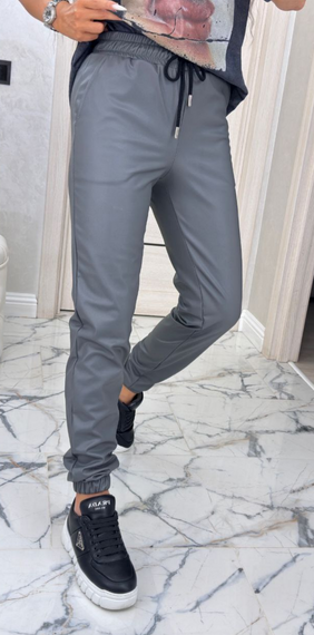 Женские теплые брюки джоггеры экокожа на меху, BU8799 цвет серый, размер 46/48