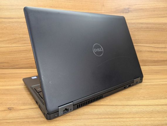 Ультрабук Dell Latitude 5590 / 15.6" (1366x768) TN / Intel Core i5-7300U (2 (4) ядра по 2.6 - 3.5 GHz) / 8 GB DDR4 / 256 GB SSD / Intel HD Graphics 620 / HDMI / Windows 10 б/в + Подарунок Бездротова миша / USB | Зображення 5