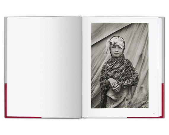 Книга для фотографів Sebastiao Salgado "Children" легендарні фотографи сучасності Себастьян Сальгадо | Зображення 4