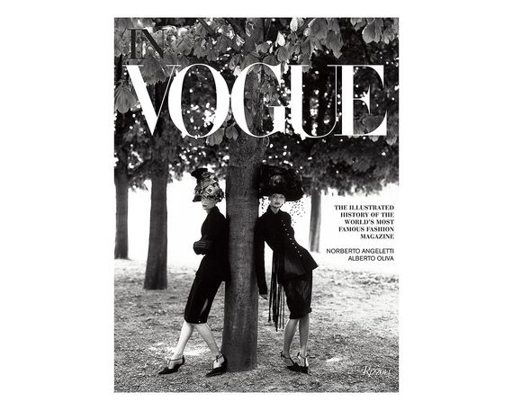 Книга In Vogue : An Illustrated History of the World's Most Famous Fashion Magazine.