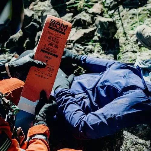 Іммобілізаційна шина SAM Splint 36" Rolled Медична універсальна шина  призначена для тимчасової фіксації переломів, вивихів | Зображення 6