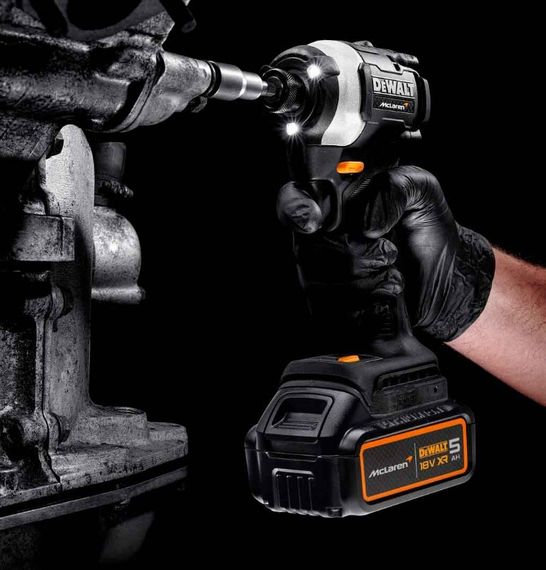 Шурупокрут ударний DeWALT McLaren F1 TEAM LIMITED EDITION з АКБ та ЗП DCF85MP2T | Зображення 1