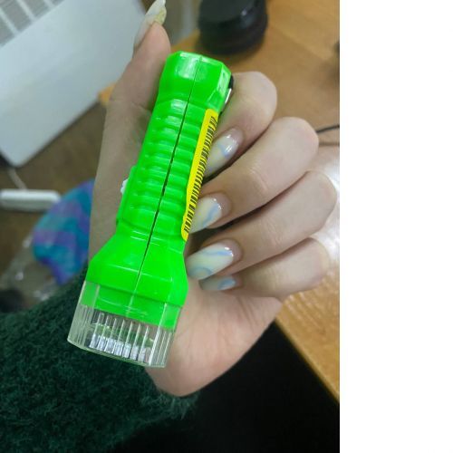 Уцінка. Ліхтарик LED на батарейках 90*28*20мм розходить по шву | Зображення 1