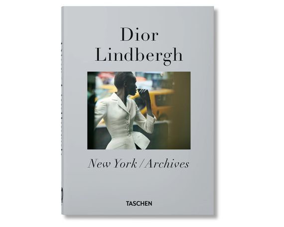 Книга про колекції Діор Peter Lindbergh. Dior. 40th Ed. історія моди з ілюстраціями