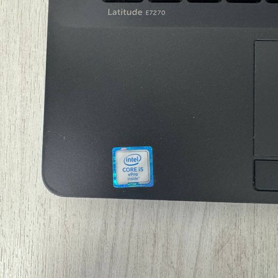 Нетбук Б-класс Dell Latitude E7270 / 12.5" (1366x768) TN / Intel Core i5-6300U (2 (4) ядра по 2.4 - 3.0 GHz) / 8 GB DDR4 / 256 GB SSD / Intel HD Graphics 520 / WebCam б/у | Зображення 2