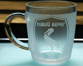 Чашка 350 мл Левый Берег с гравировкой Стеклянная кружка с логотипом ФК Подарок футбольному фанату