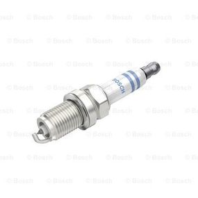 Свеча зажигания Bosch 0 242 240 627