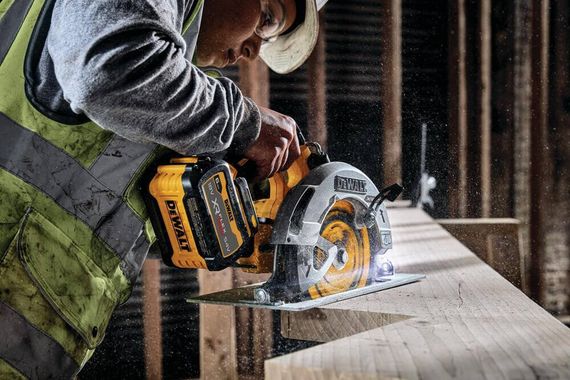 Пила дискова акумуляторна безщіткова 190*30мм DeWALT DCS573NT | Зображення 5