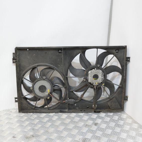 Вентилятор радіатора Audi A1 A3 Дифузор радіатора в зборі Ауді а1 а3 1K0121207T