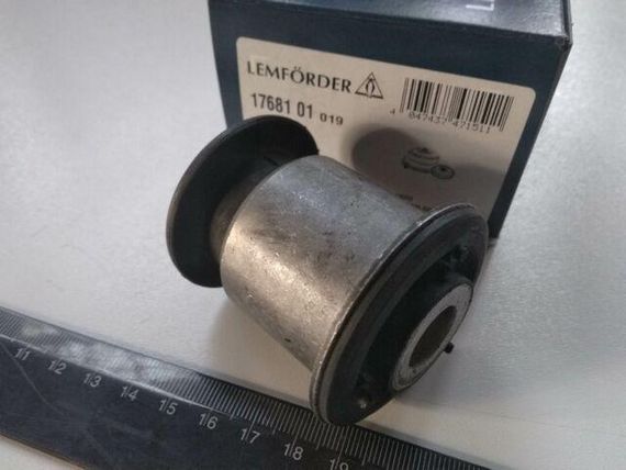 Сайлентблок переднього нижнього важеля (передній) T4 96-, Lemforder (17681 01) (7D0407183)