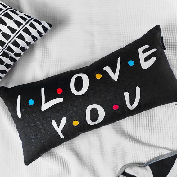 Подушка для дивана бархатная I love you friends 50x24 см (52BP_21L001)