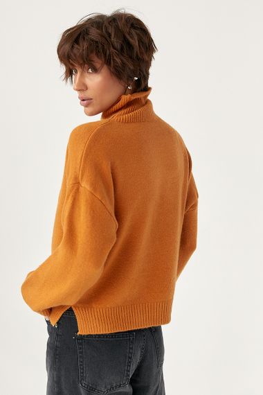 Теплий вільний гольф з розрізами внизу - теракотовий цвет, ONE SIZE (є розміри) | Зображення 1