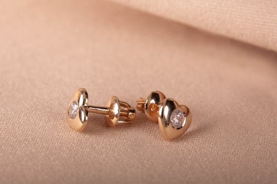 Детские серьги гвоздики сердечки с фианитами | Зображення 4