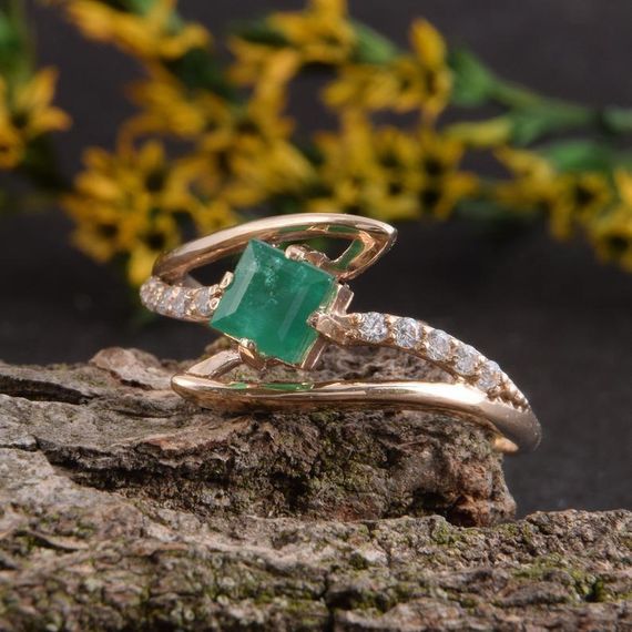 Женское золотое кольцо с изумрудом 20.5 | Зображення 2