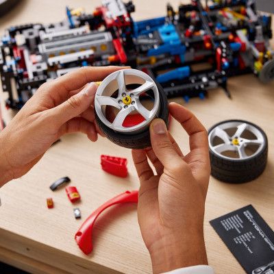Конструктор LEGO Technic Ferrari Daytona SP3 (42143) | Зображення 7