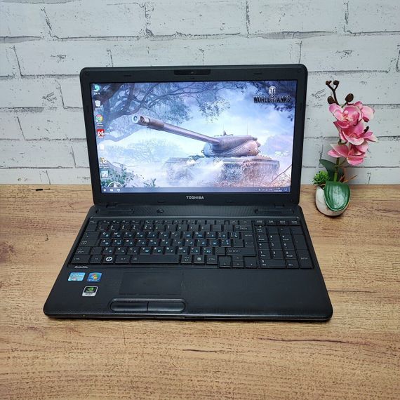 Ноутбук Б-класс Toshiba Satellite C660-25U / 15.6" (1366x768) TN / Intel Core i5-2430M (2 (4) ядра по 2.4 - 3.0 GHz) / 8 GB DDR3 / 256 GB SSD / nVidia GeForce 315M, 1 GB GDDR3, 64-bit / WebCam / DVD-ROM б/у | Зображення 1