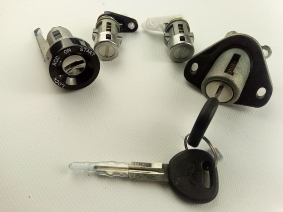 Замки в зборі Lanos к-т. (запалювання, дверей, багажника), 'GM' (96213542)