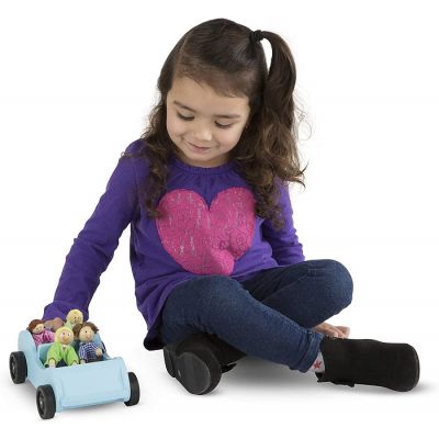 Розвиваюча іграшка Melissa&amp;Doug Дорожная машинка с куклами (MD2463) | Зображення 1
