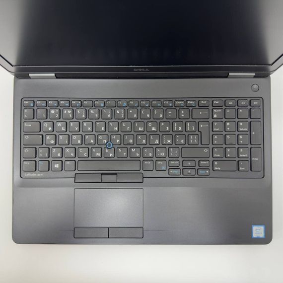 Ноутбук Dell Latitude E5570 / 15.6" (1366x768) TN / Intel Core i5-6200U (2 (4) ядра по 2.3 - 2.8 GHz) / 8 GB DDR4 / 256 GB SSD / Intel HD Graphics 520 / WebCam / HDMI б/в + Подарунок Мишка та килимок | Зображення 3