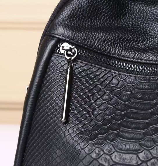 Рюкзак жіночий шкіряний з тичненням під рептилію чорний 34926 | Зображення 7