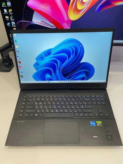 Игровой ноутбук Б-класс HP Omen 17-cm2047nr / 17.3" (2560x1440) IPS / Intel Core i7-13700HX (16 (24) ядер по 2.1 - 5.0 GHz) / 16 GB DDR5 / 240 GB SSD / nVidia GeForce RTX 4070, 8 GB GDDR6, 128-bit / WebCam б/у | Зображення 1