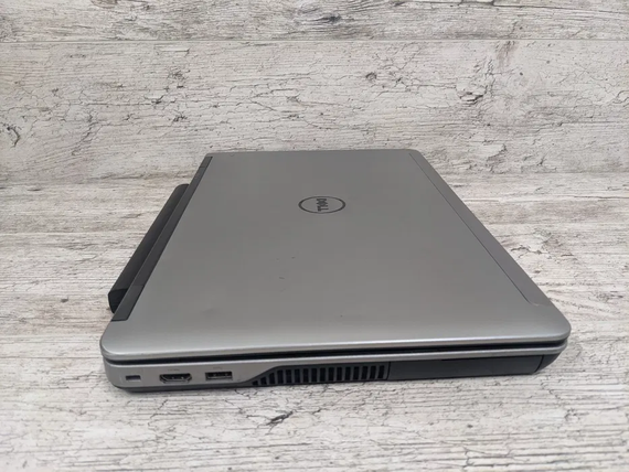 Ноутбук Ігровий Dell Precision 15.6 Full HD 8/128 SSD+ 500 Core i5 + AMD 2gb | Зображення 3