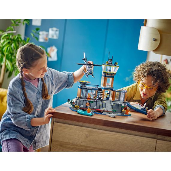 Конструктор LEGO City Поліцейський острів-в'язниця 980 деталей (60419) | Зображення 9