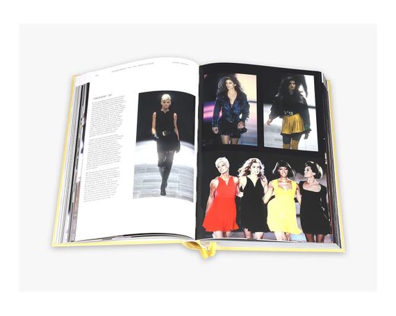 Книга про модні колекції Версаче з ілюстраціями Versace Catwalk: The Complete Collections. Tim Blanks | Зображення 5