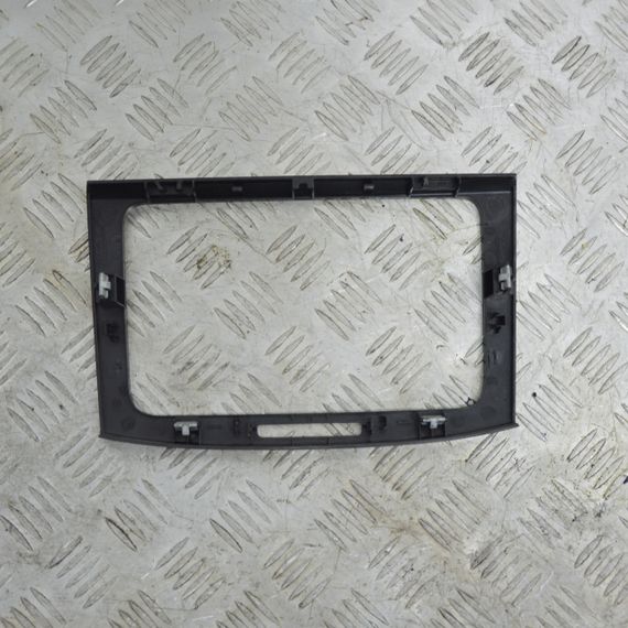 Рамка магнітоли Volkswagen Passat B6 2005-2010 Накладка магнітоли Фольксваген Пассат б6 3C0858069AE | Зображення 1