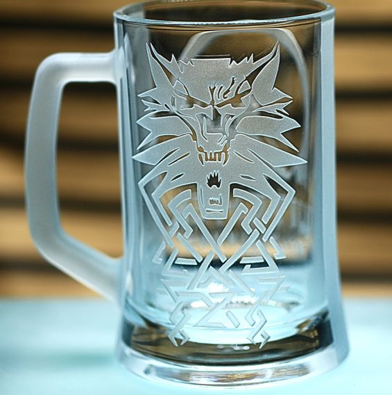 Пивной бокал 670 мл пивная кружка игры Ведьмак подарок для фаната игры The Witcher кружка с гравировкой | Зображення 3