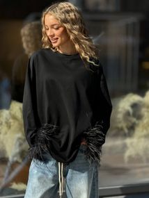 Женский свободный лонгслив оверсайз с перьями страуса, STC221 цвет черный, размер 42/48