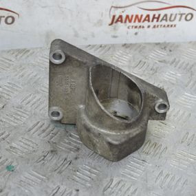 Кронштейн підвісного підшипника піввісі 1.9 CDTI Opel Vectra C Astra H 2002-2010 Опель Вектра Ц 55184553