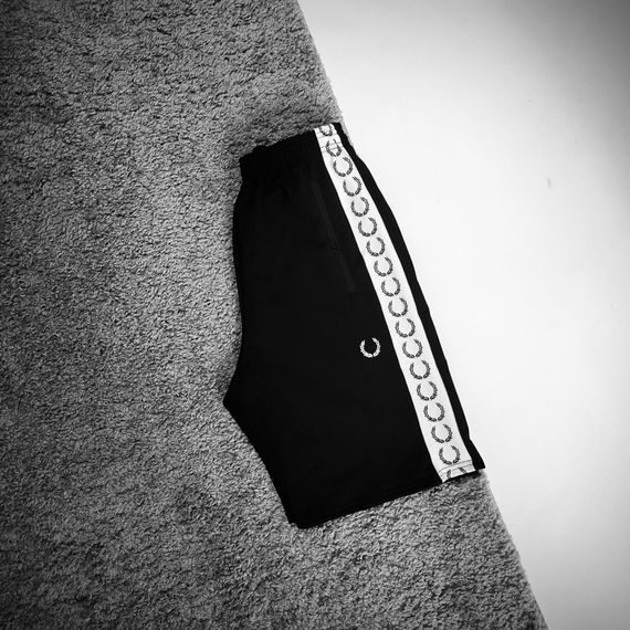 Чоловічі шорти Fred Perry чорні (лампас)