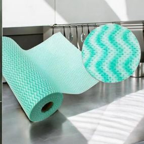 Полотенца одноразовые нетканые в рулоне отрывные Зеленые