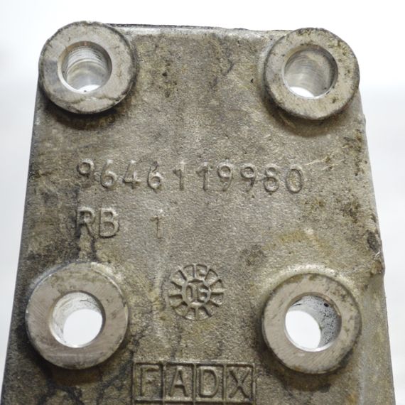 Кронштейн двигуна Peugeot 607 407 2.7 HDI опора двигуна / лапа Пежо 9646119980 | Зображення 2