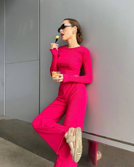 Женский прогулочный костюм в рубчик топ с широкими штанами GDF243 цвет малиновый, размер 42/44 | Зображення 1