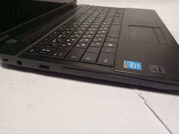 Ноутбук Б-класс Toshiba Satellite C50-A-1JM / 15.6" (1366x768) TN / Intel Celeron N2840 (2 ядра по 2.16 - 2.58 GHz) / 4 GB DDR3 / 128 GB SSD / Intel HD Graphics / WebCam / DVD-RW б/у | Зображення 3