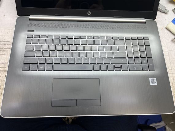 Ультрабук Б-класс HP 17-by2075cl / 17.3" (1600x900) IPS Touch / Intel Core i5-10210U (4 (8) ядра по 1.6 - 4.2 GHz) / 16 GB DDR4 / 240 GB SSD / Intel UHD Graphics / WebCam б/у + подарок Беспроводная мышь HOCO GM28 | Зображення 5