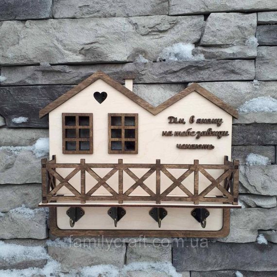 Ключница настенная деревянная с полочкой и персонализацией Family Craft венге, именной органайзер для ключей