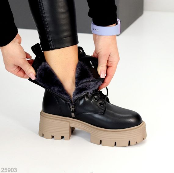 Чорні шкіряні черевики берці на блискавці на бежевому тракторної підошві | Зображення 8