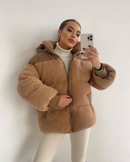 Пуховик Fluffy Puffer жіночий з еко хутра молоко з бежевими вставками зі знімним капюшоном
