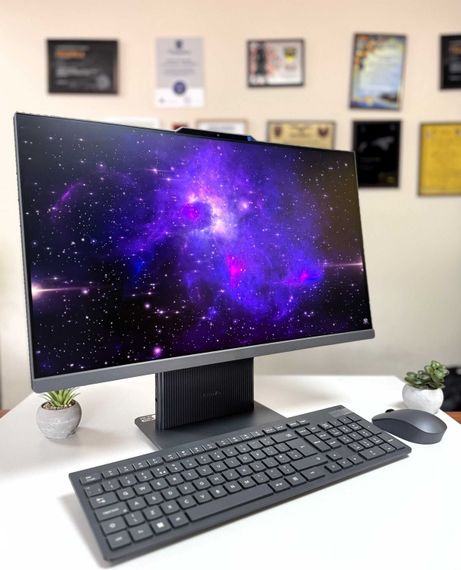 Моноблок Lenovo IdeaCentre 3 24ARR9/24" (1920x1080) IPS/AMD Ryzen 5 7535HS (6(12) ядер по 3.3 - 4.5 GHz) /  16 GB DDR5 / 512 GB SSD / AMD Radeon 660M Graphics / WebCam / 2x 3W / Клавіатура та мишка | Зображення 2
