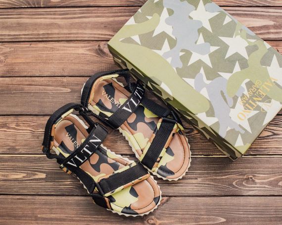 Сандалі VALENTINO Camo валентіно сланці сандали валентино | Зображення 1